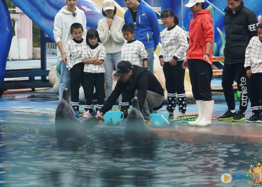 吴镇宇综艺节目照 吴镇宇高清写真_吴镇宇高清剧照