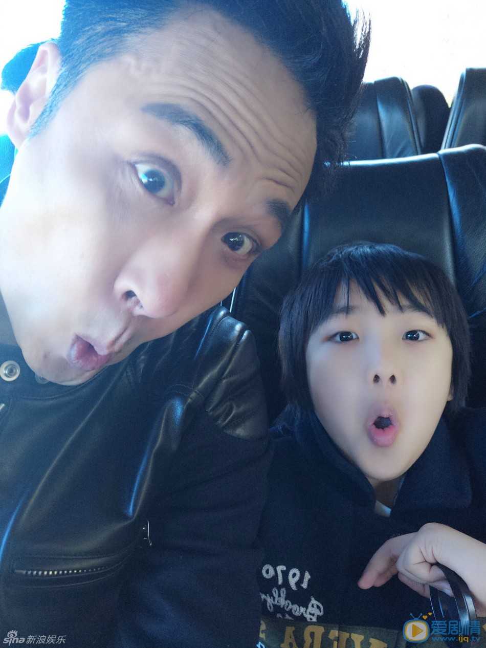 吴镇宇和儿子费曼合照 吴镇宇高清写真_吴镇宇高清剧照