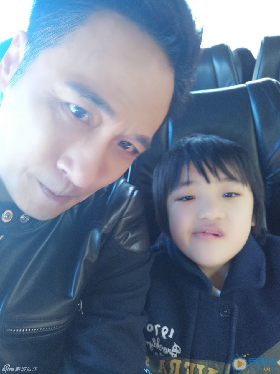吴镇宇和儿子费曼合照 吴镇宇高清写真_吴镇宇高清剧照
