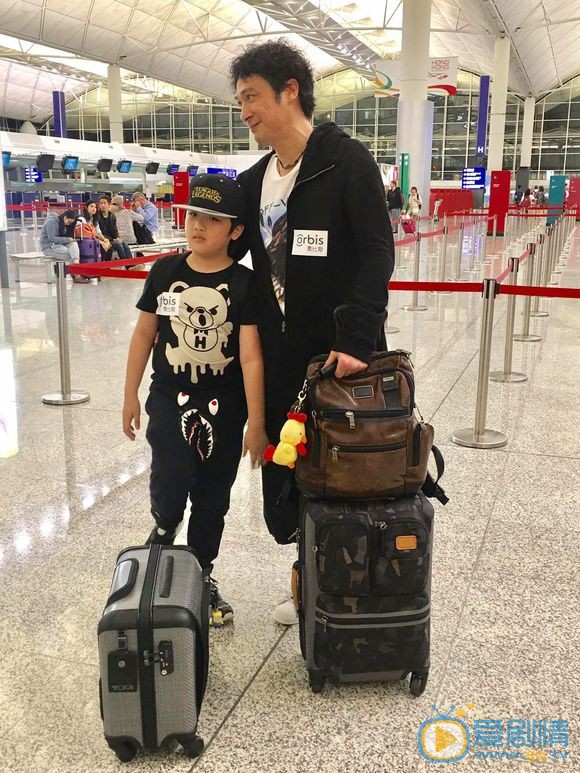 吴镇宇路透街拍 吴镇宇高清写真_吴镇宇高清剧照