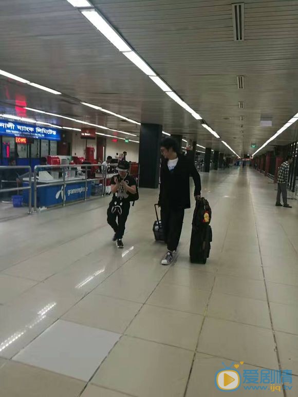 吴镇宇路透街拍 吴镇宇高清写真_吴镇宇高清剧照