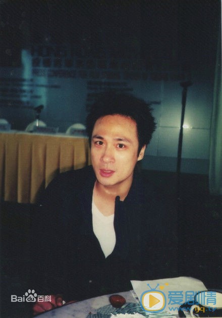 吴镇宇早期青涩照 吴镇宇高清写真_吴镇宇高清剧照