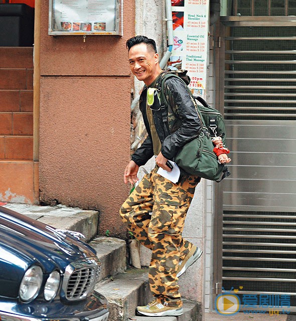 吴镇宇路透街拍 吴镇宇高清写真_吴镇宇高清剧照