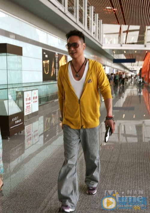 吴镇宇路透街拍 吴镇宇高清写真_吴镇宇高清剧照
