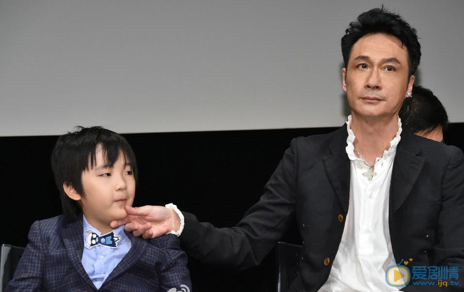 吴镇宇和儿子费曼合照 吴镇宇高清写真_吴镇宇高清剧照