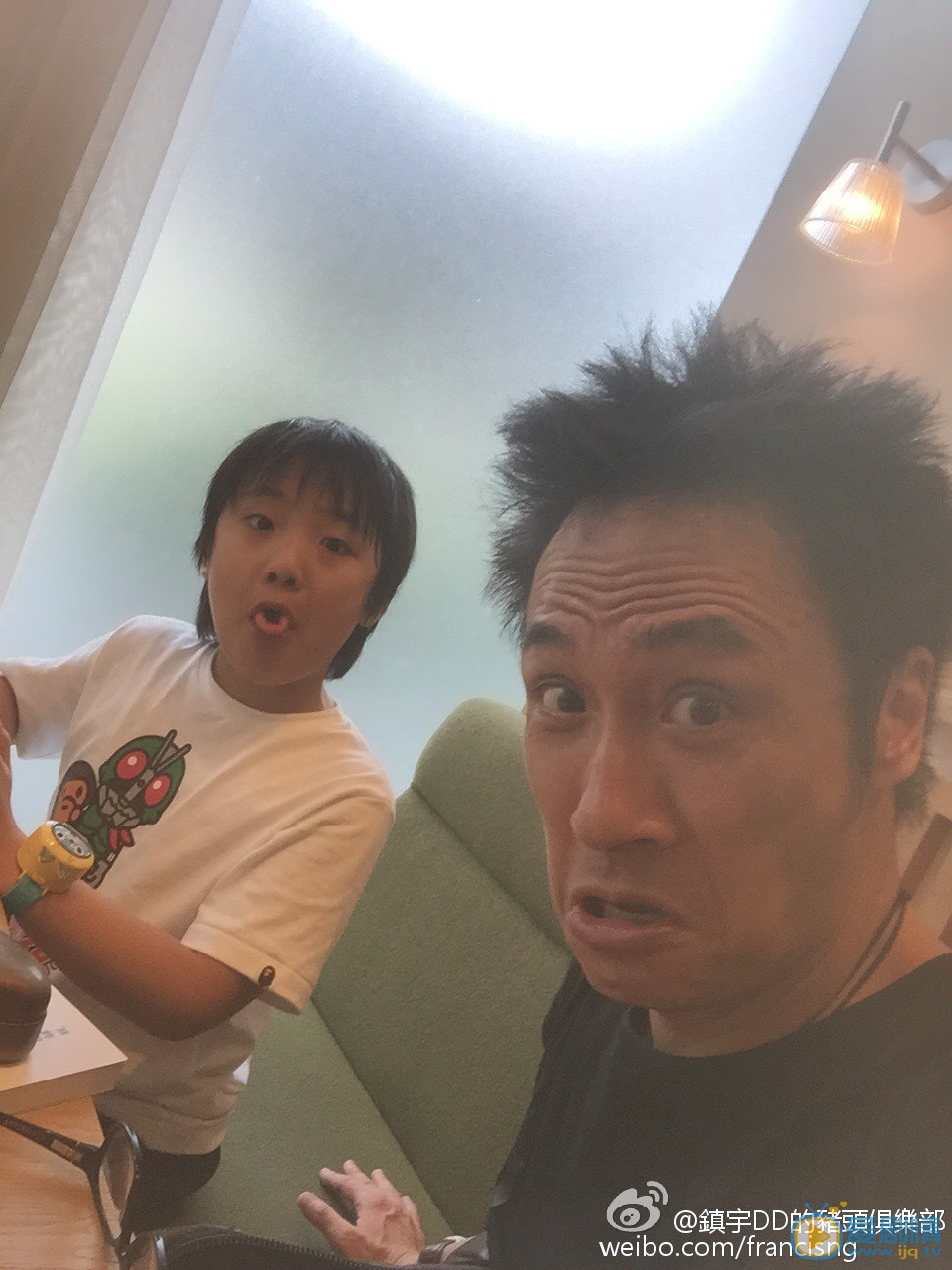 吴镇宇和儿子费曼合照 吴镇宇高清写真_吴镇宇高清剧照