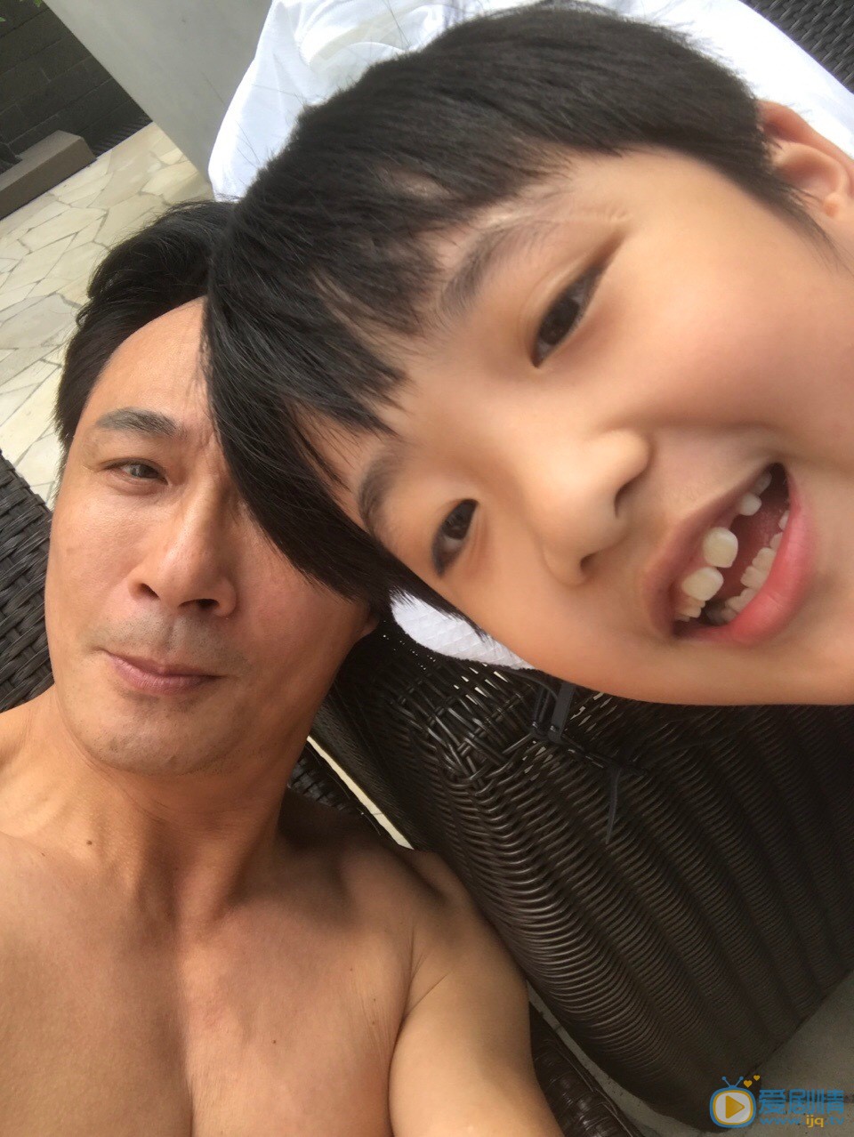 吴镇宇和儿子费曼合照 吴镇宇高清写真_吴镇宇高清剧照