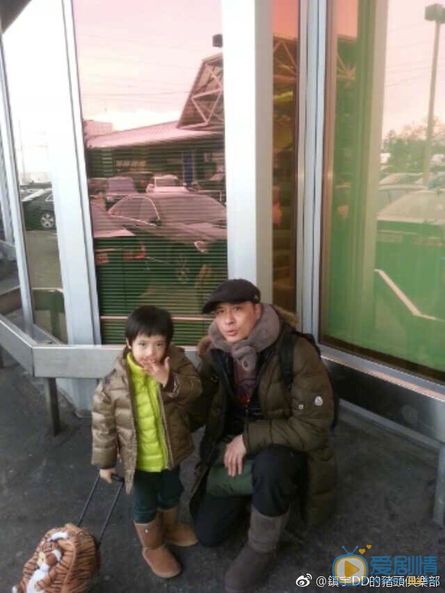 吴镇宇和儿子费曼合照 吴镇宇高清写真_吴镇宇高清剧照