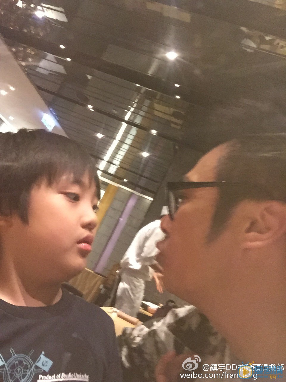 吴镇宇和儿子费曼合照 吴镇宇高清写真_吴镇宇高清剧照