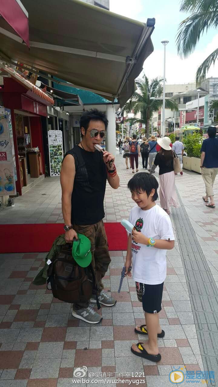 吴镇宇和儿子费曼合照 吴镇宇高清写真_吴镇宇高清剧照