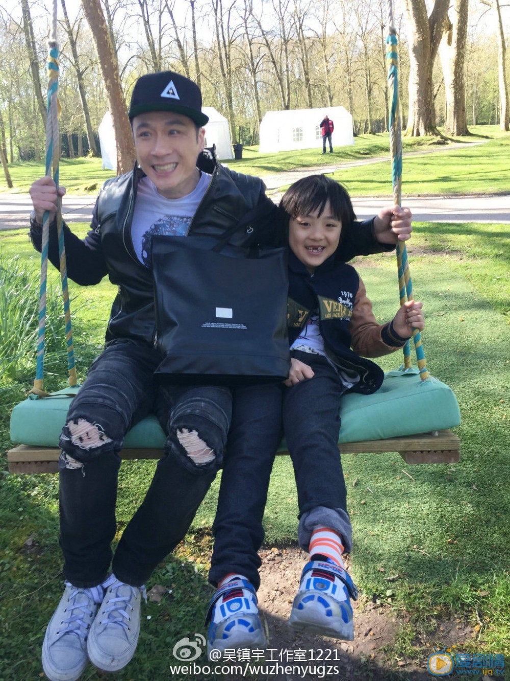 吴镇宇和儿子费曼合照 吴镇宇高清写真_吴镇宇高清剧照