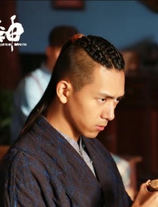 河神即将上线 李现挑大梁“痞子小河神”大秀水下神技