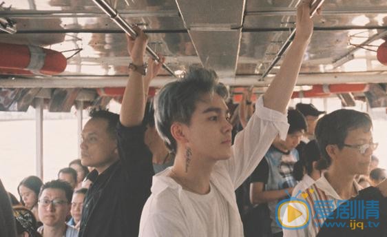 王浩歌泰国街头街拍 王浩歌高清写真_王浩歌高清剧照