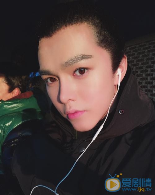 王浩歌片场照 王浩歌片场照