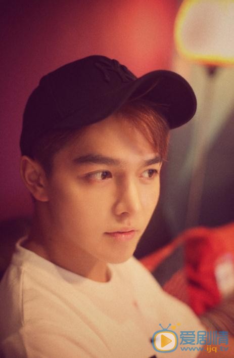 王浩歌白衣少年写真 王浩歌高清写真_王浩歌高清剧照