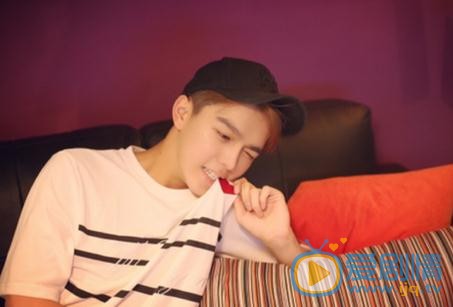 王浩歌白衣少年写真 王浩歌高清写真_王浩歌高清剧照