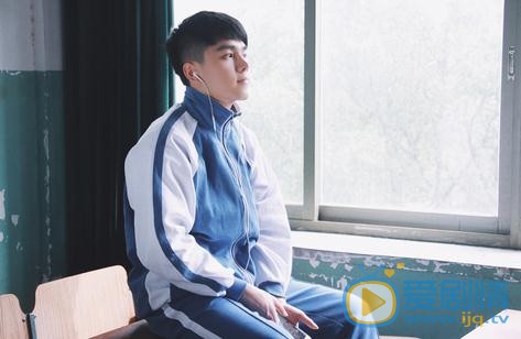 王浩歌校服写真 王浩歌高清写真_王浩歌高清剧照