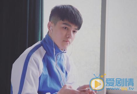 王浩歌校服写真 王浩歌高清写真_王浩歌高清剧照