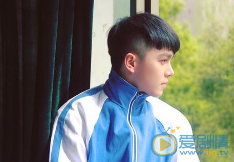 王浩歌校服写真 王浩歌高清写真_王浩歌高清剧照