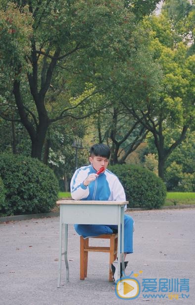 王浩歌校服写真 王浩歌高清写真_王浩歌高清剧照