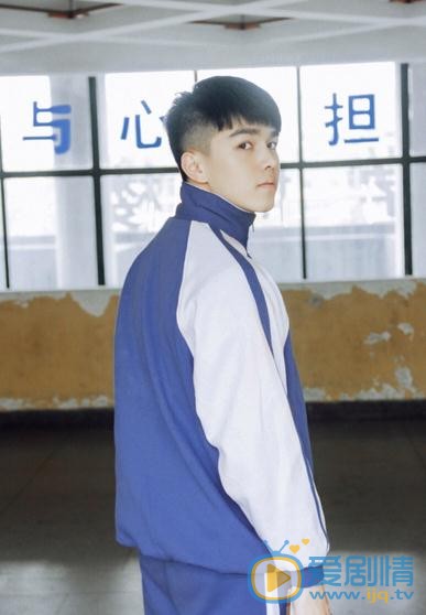 王浩歌校服写真 王浩歌高清写真_王浩歌高清剧照