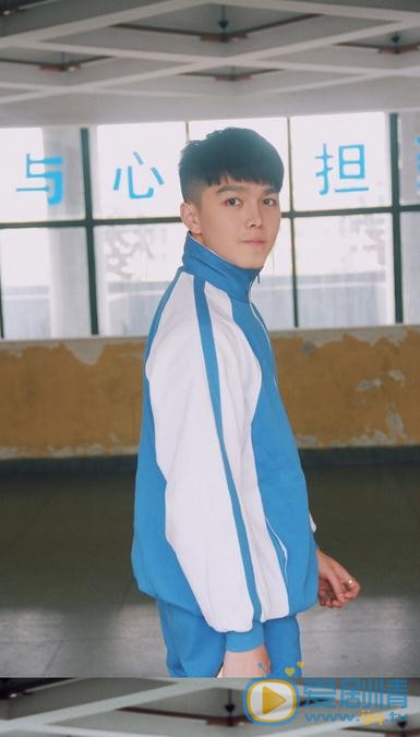 王浩歌校服写真 王浩歌高清写真_王浩歌高清剧照