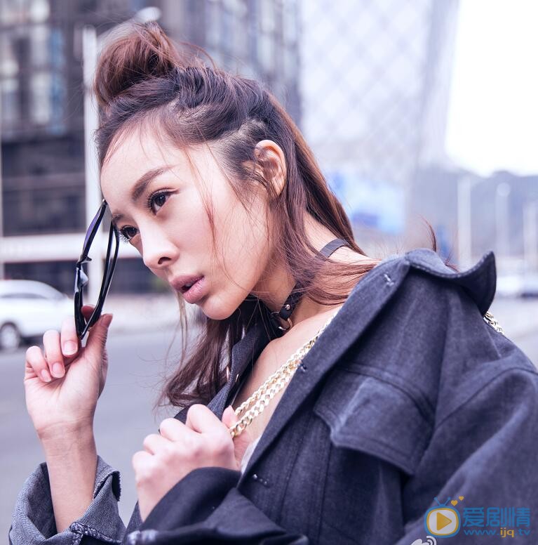 童苡萱街拍大片 童苡萱高清写真_童苡萱高清剧照