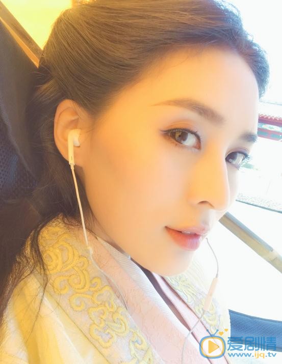 汤晶晶片场照 汤晶晶高清写真_汤晶晶高清剧照