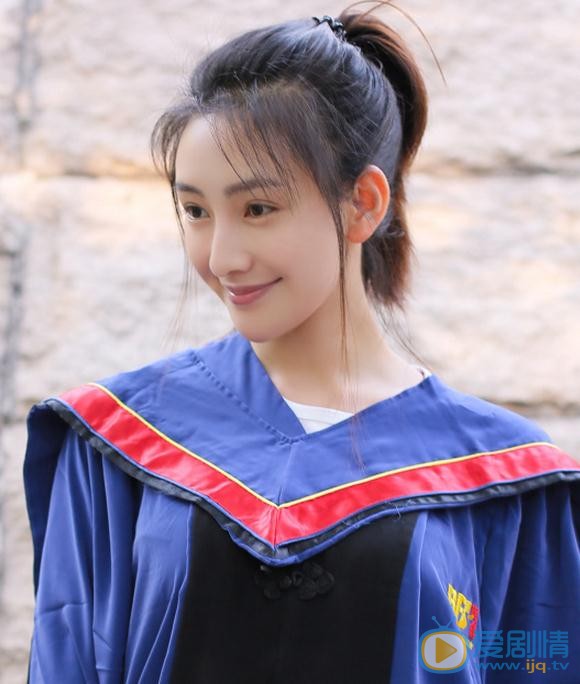 刘玫麟学士服写真 刘玫麟高清写真_刘玫麟高清剧照