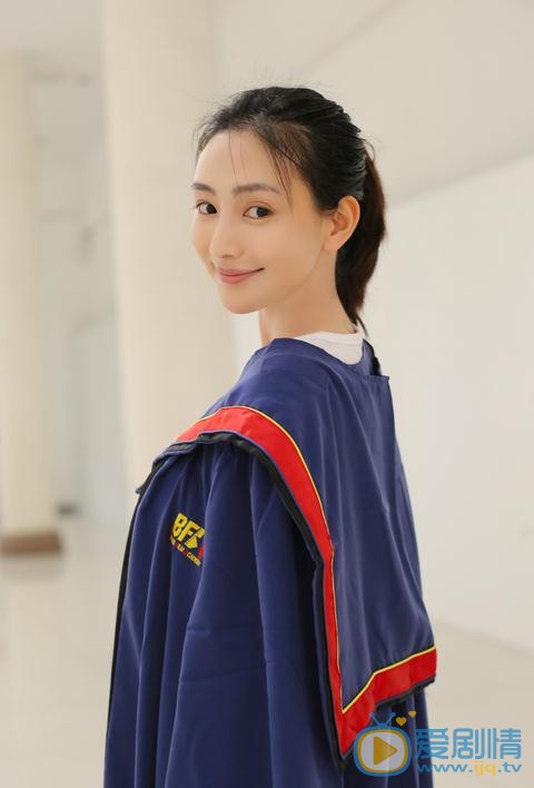 刘玫麟学士服写真 刘玫麟高清写真_刘玫麟高清剧照