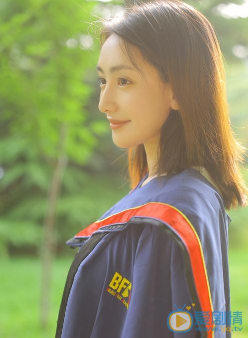 刘玫麟学士服写真 刘玫麟高清写真_刘玫麟高清剧照