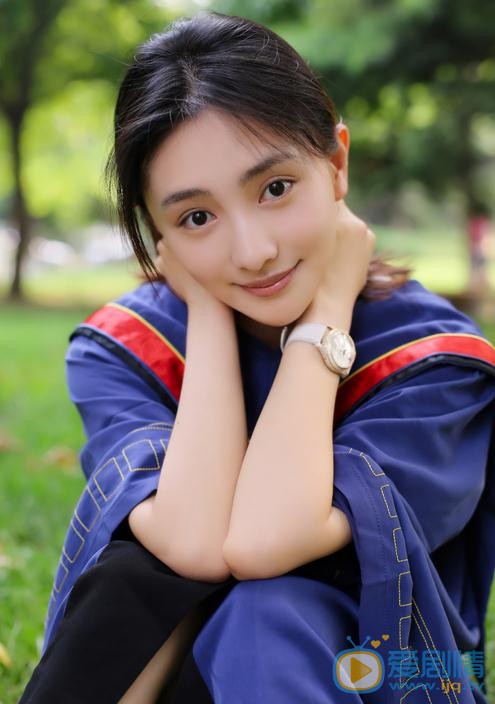 刘玫麟学士服写真 刘玫麟高清写真_刘玫麟高清剧照