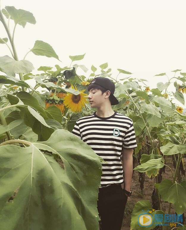 王佑硕阳光写真 王佑硕高清写真_王佑硕高清剧照