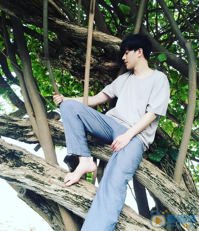 王佑硕阳光写真 王佑硕高清写真_王佑硕高清剧照