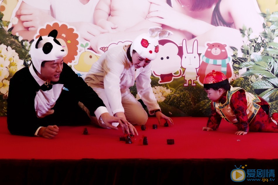 凌潇肃全家福 凌潇肃高清写真_凌潇肃高清剧照