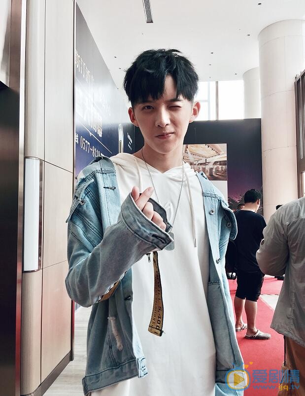 孙泽源卖萌照 孙泽源高清写真_孙泽源高清剧照