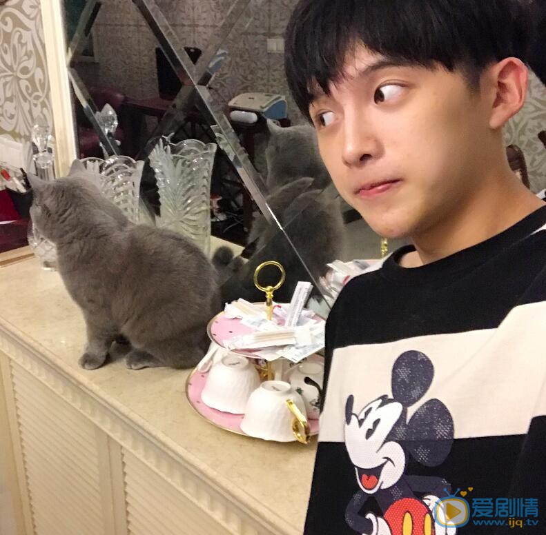 孙泽源卖萌照 孙泽源高清写真_孙泽源高清剧照