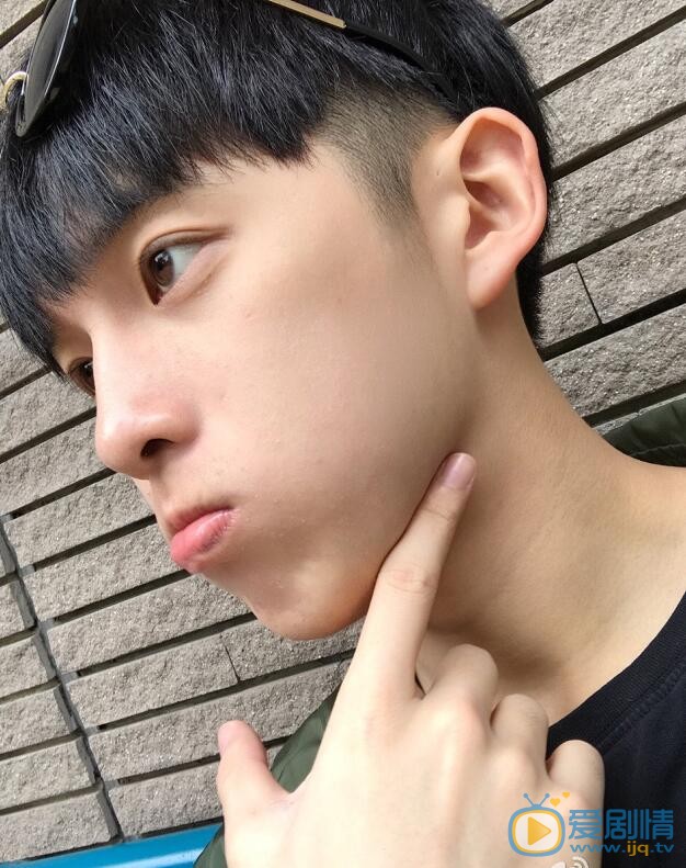 孙泽源卖萌照 孙泽源高清写真_孙泽源高清剧照