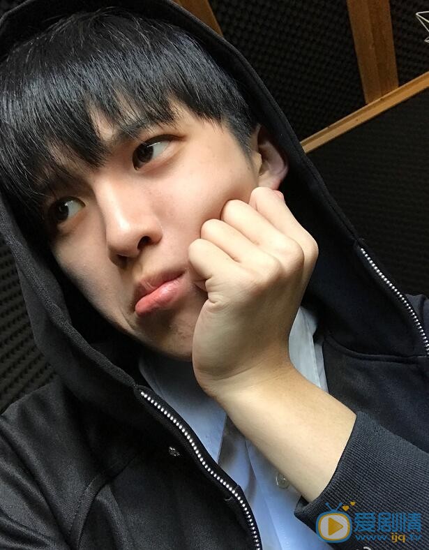孙泽源卖萌照 孙泽源高清写真_孙泽源高清剧照
