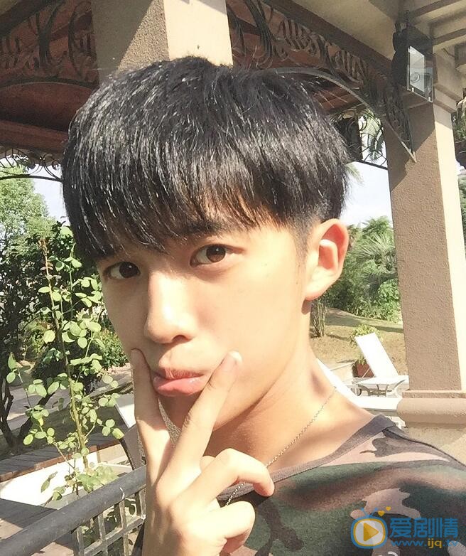 孙泽源卖萌照 孙泽源高清写真_孙泽源高清剧照