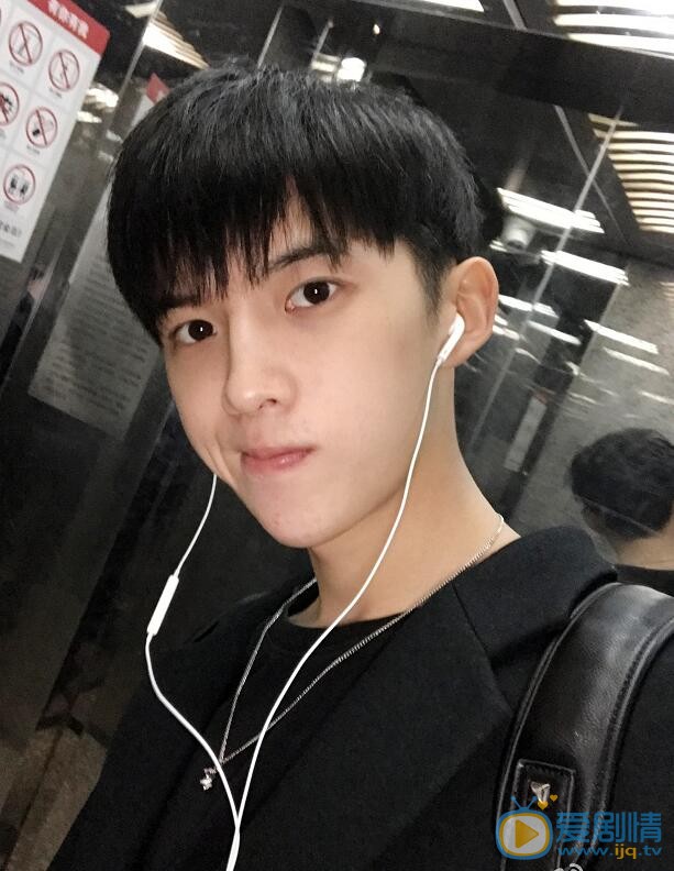 孙泽源卖萌照 孙泽源高清写真_孙泽源高清剧照