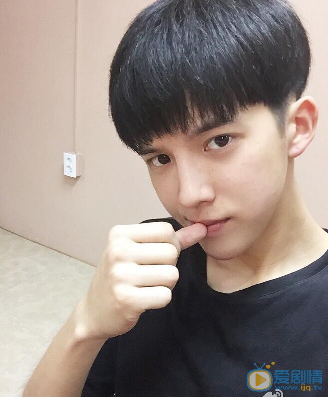 孙泽源卖萌照 孙泽源高清写真_孙泽源高清剧照