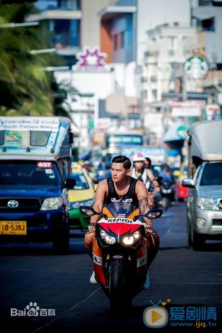 李浩轩街拍大片 李浩轩高清写真_李浩轩高清剧照