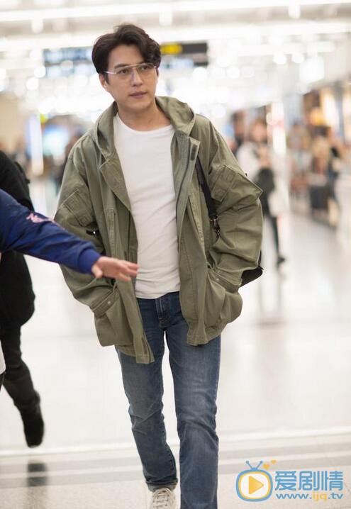 靳东机场照 靳东高清写真_靳东高清剧照