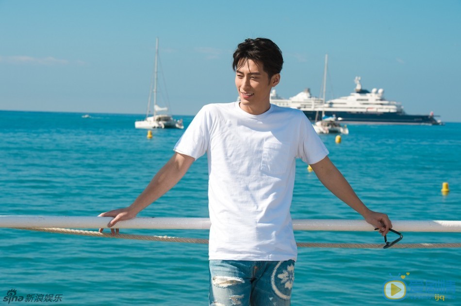 窦骁时尚街拍 窦骁高清写真_窦骁高清剧照