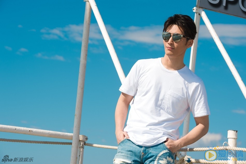 窦骁时尚街拍 窦骁高清写真_窦骁高清剧照