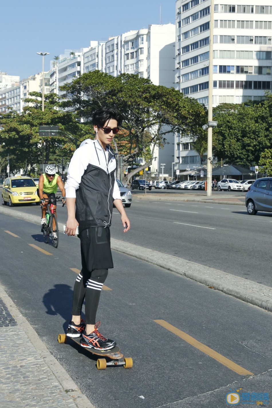 窦骁时尚街拍 窦骁高清写真_窦骁高清剧照