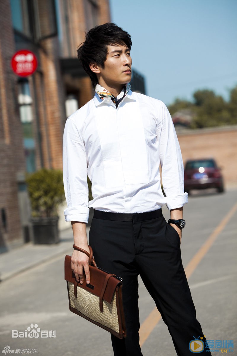 窦骁时尚街拍 窦骁高清写真_窦骁高清剧照