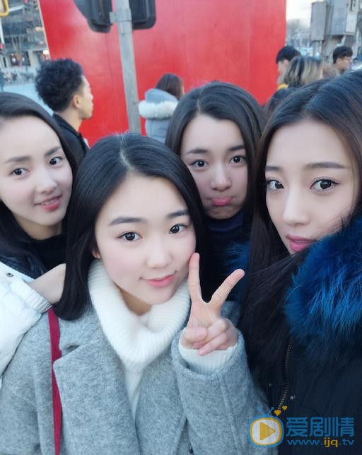 翟艺舒朋友合照 翟艺舒高清写真_翟艺舒高清剧照