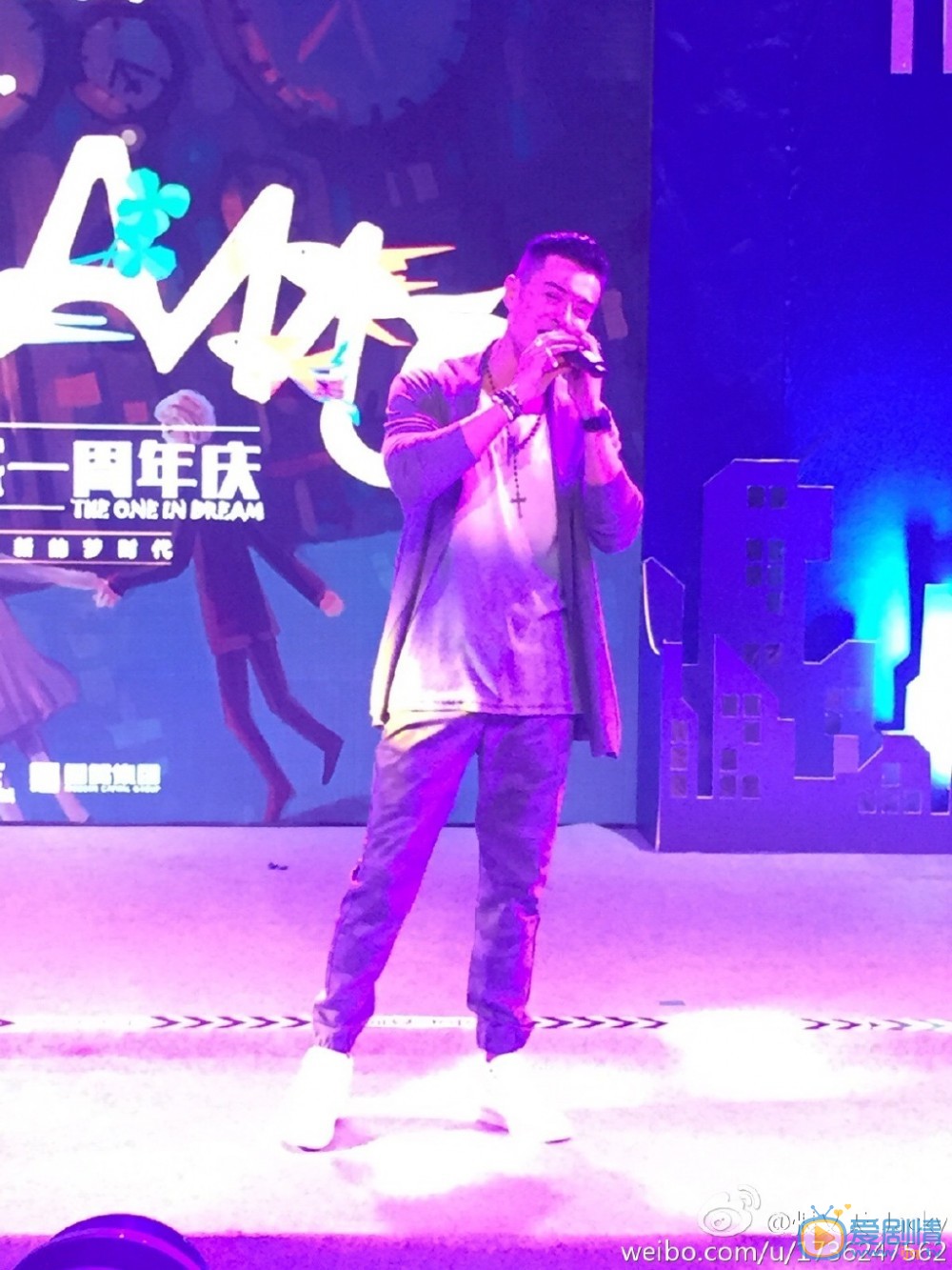 张佑天演唱会 张佑天高清写真_张佑天高清剧照